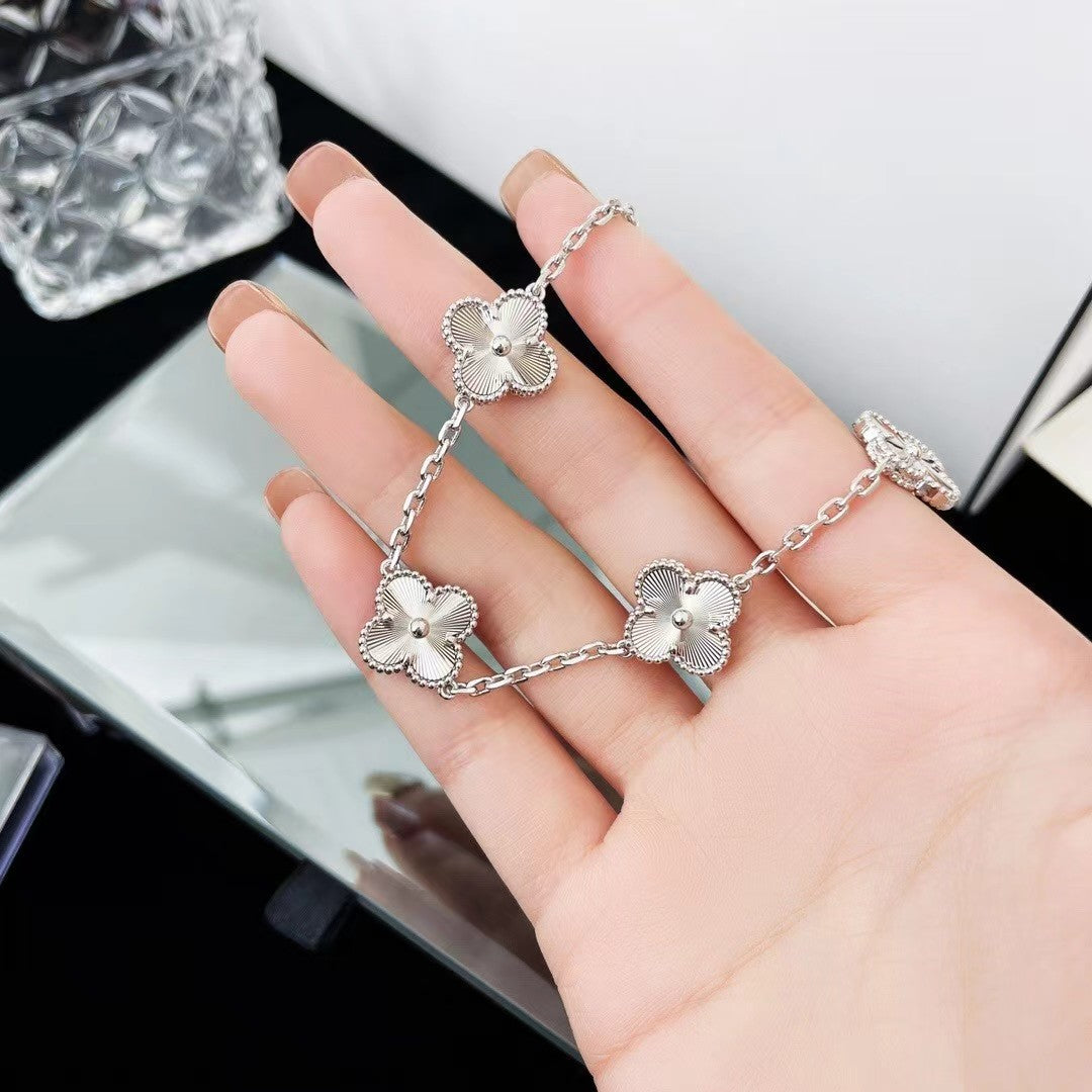 Van Cleef & Arpels レーザー彫刻ブレスレット