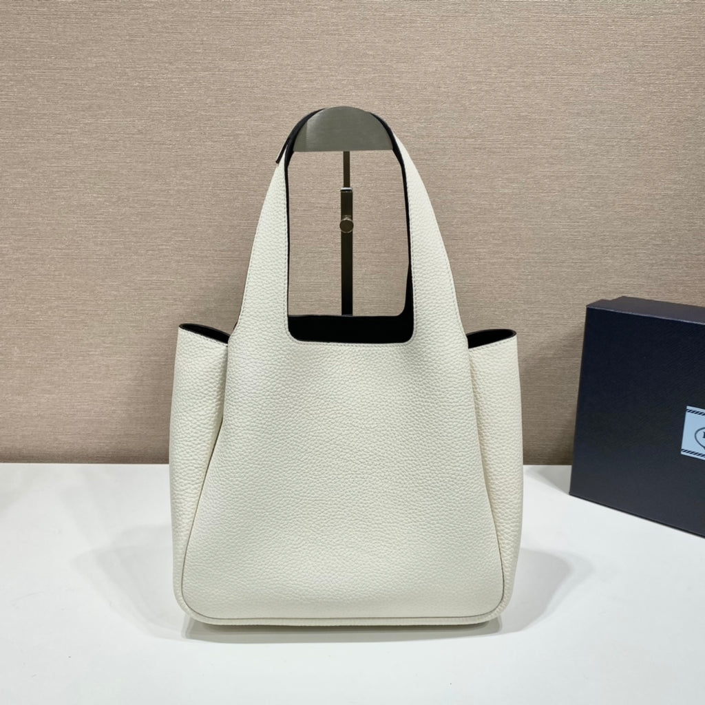 PRADA 輸入品 柔らかく繊細なカーフスキン 野菜かごトート 脇バッグ