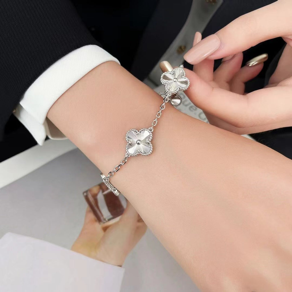 Van Cleef & Arpels レーザー彫刻ブレスレット