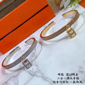 エルメスのロゴ入りブレスレットの偽物