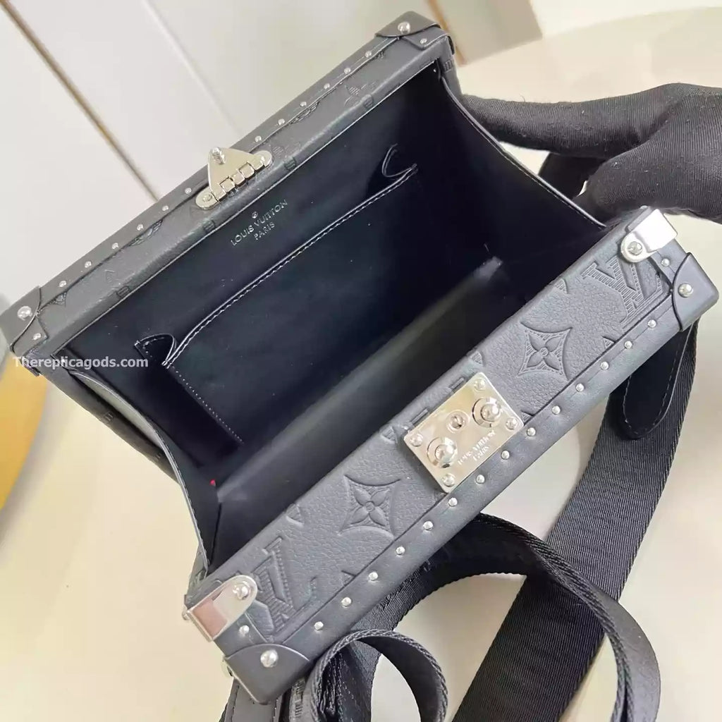 クラッチボックス ブラック モノグラム シャドウ カウハイドレザー – LW297