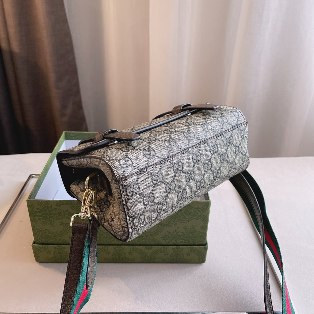 GUCCI メッセンジャーバッグ