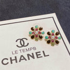 シャネルのカラフルなオイルドリップの花びらのイヤリング