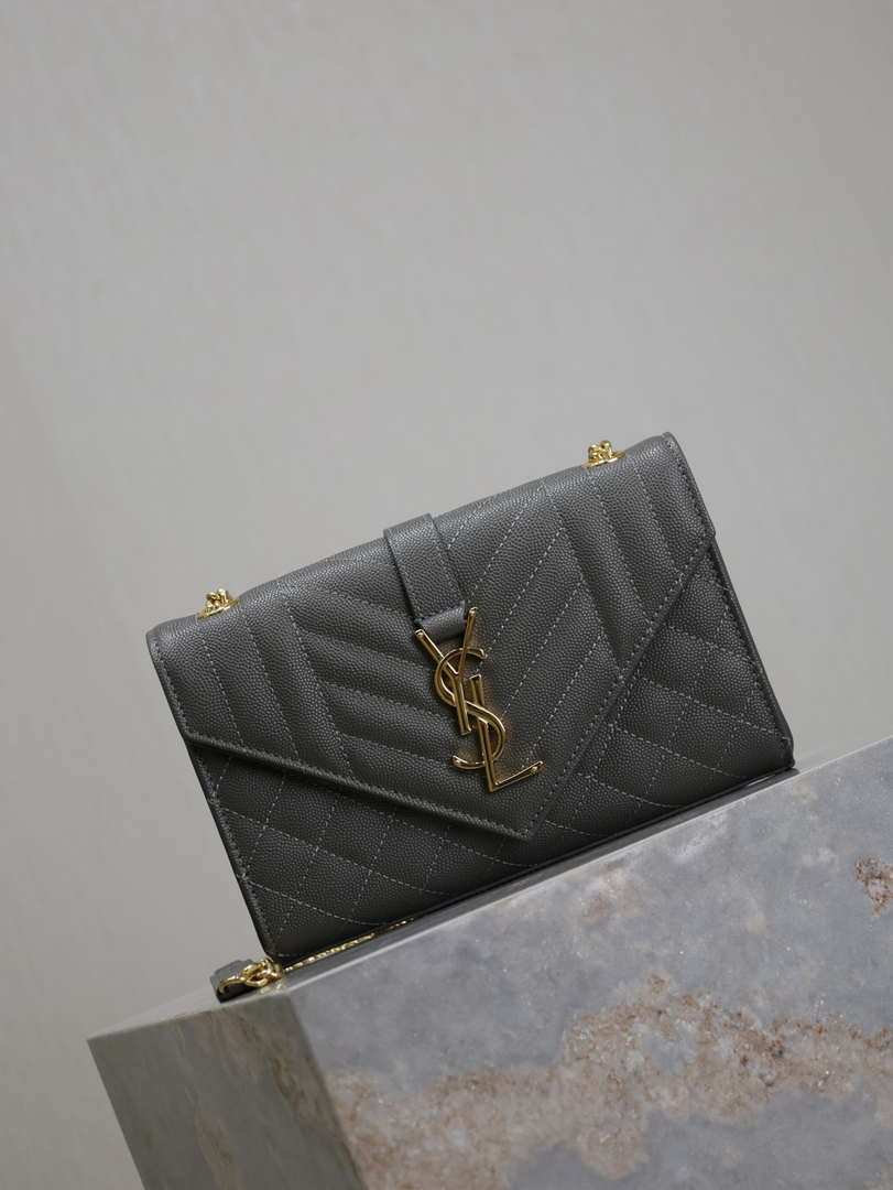 YSL 600195 エンベロープ スモール キルティング グレイン・ド・プードル エンボスレザー グレー