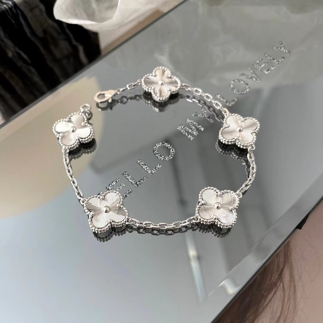 Van Cleef & Arpels レーザー彫刻ブレスレット