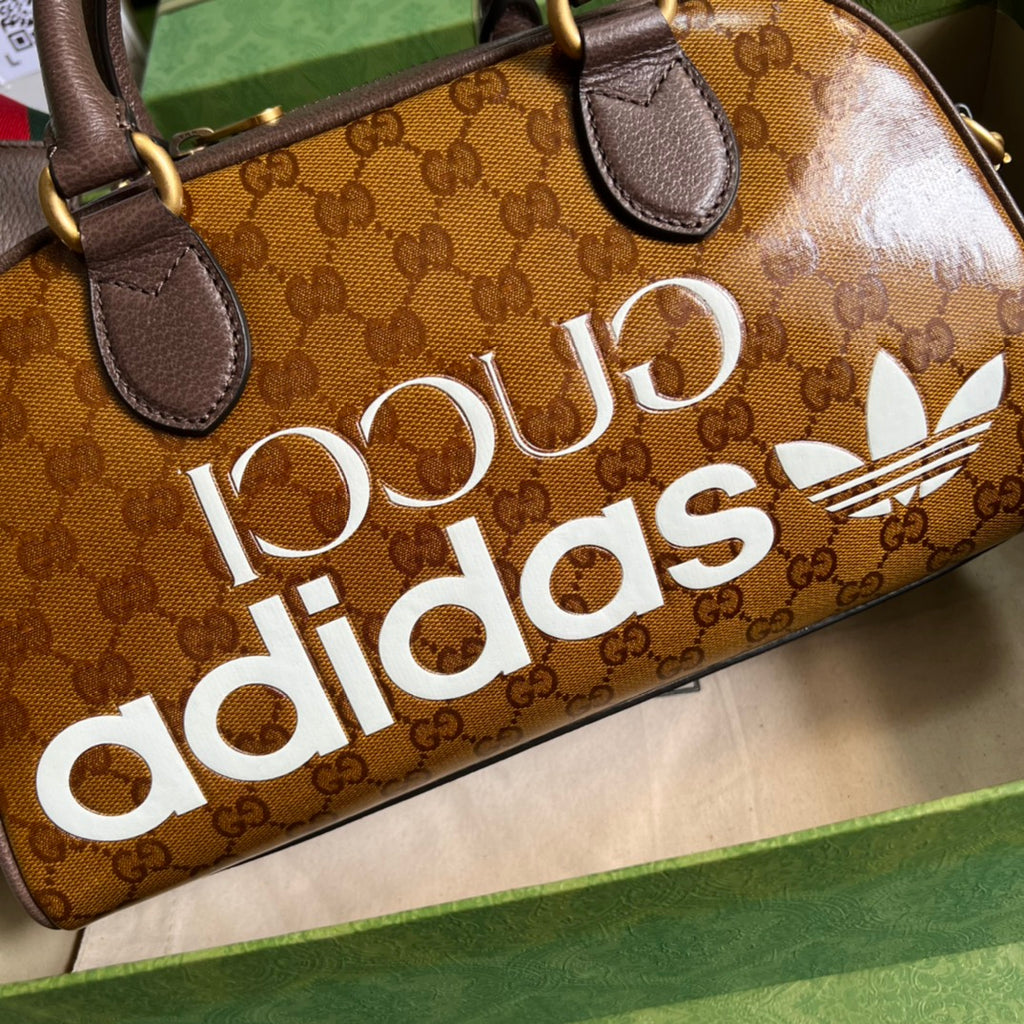 アディダス x グッチ ミニダッフルバッグ