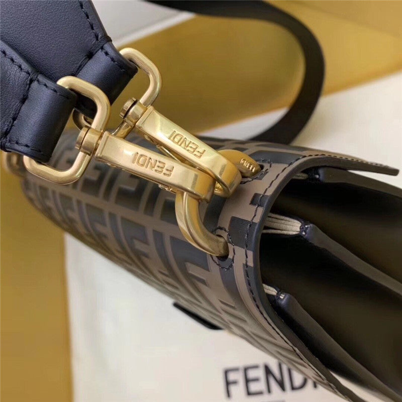フェンディのショルダーバッグ