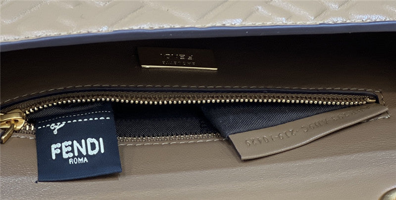 フェンディ クラシック エンボス加工 バゲットバッグ