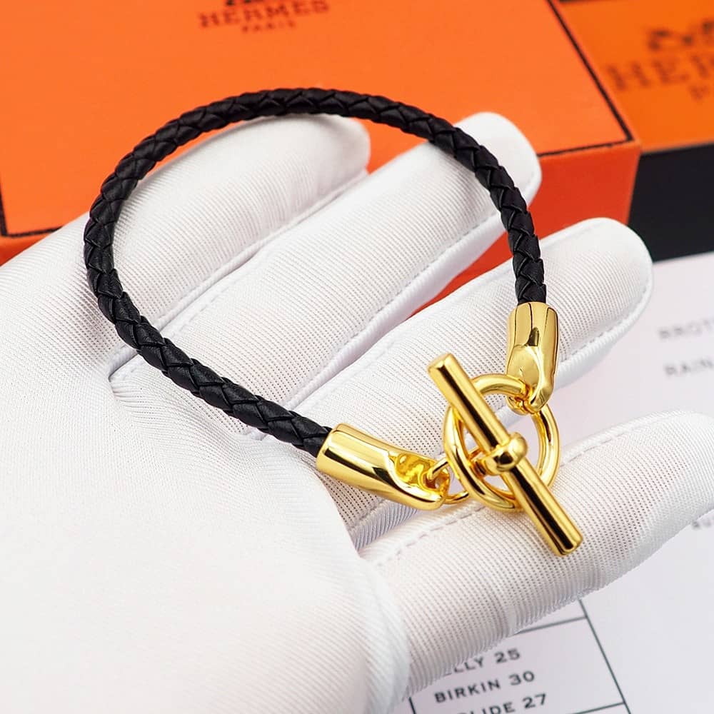 エルメスのロゴ入りブレスレットの偽物
