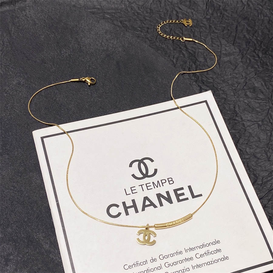 シャネルのカーブしたイングリッシュチェーン
