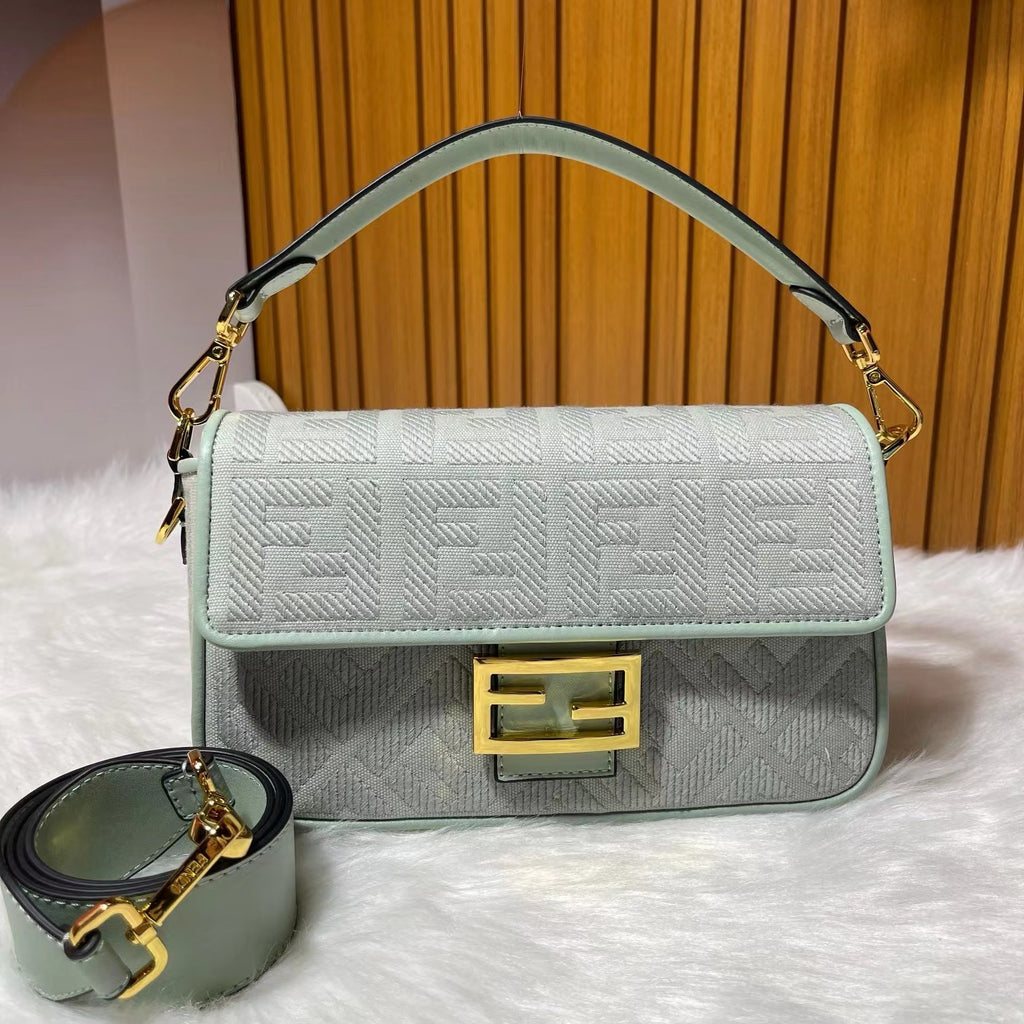 フェンディ キャンバス バゲットバッグ