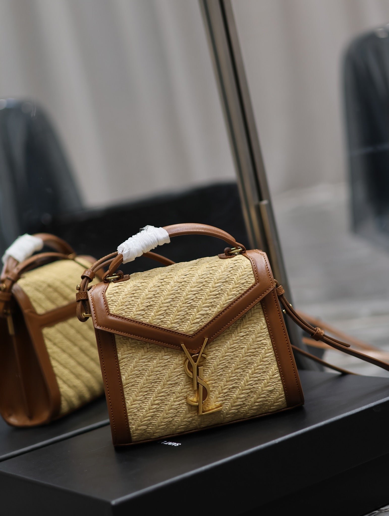 YSL 623930 カサンドラ ミニトップハンドル 箱入り サンローラン トップグレインカウハイド編み ブラウン