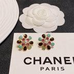 シャネルのカラフルなオイルドリップの花びらのイヤリング
