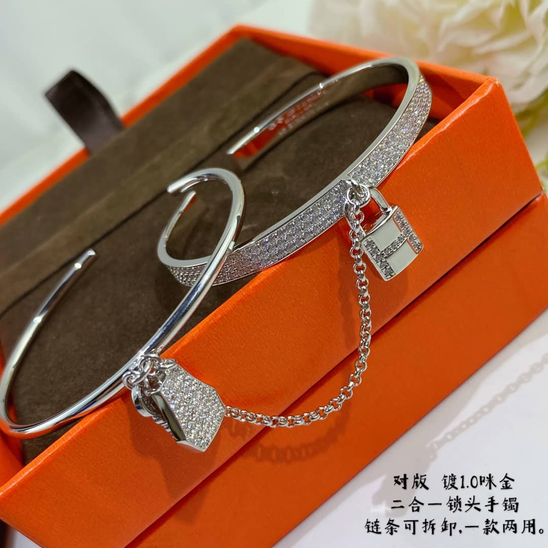 エルメスのロゴ入りブレスレットの偽物