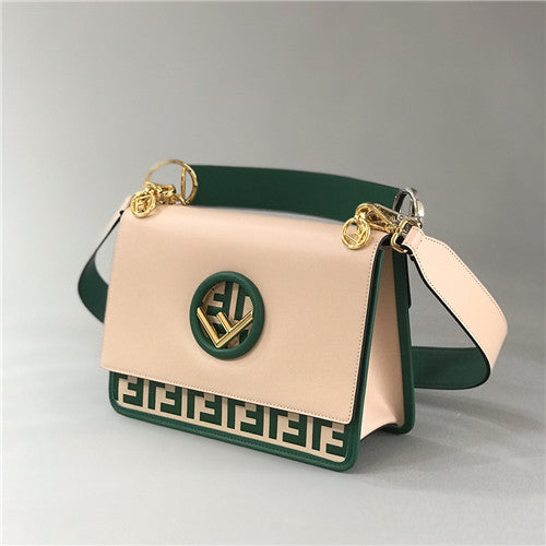 フェンディ カンイフ ショルダーバッグ
