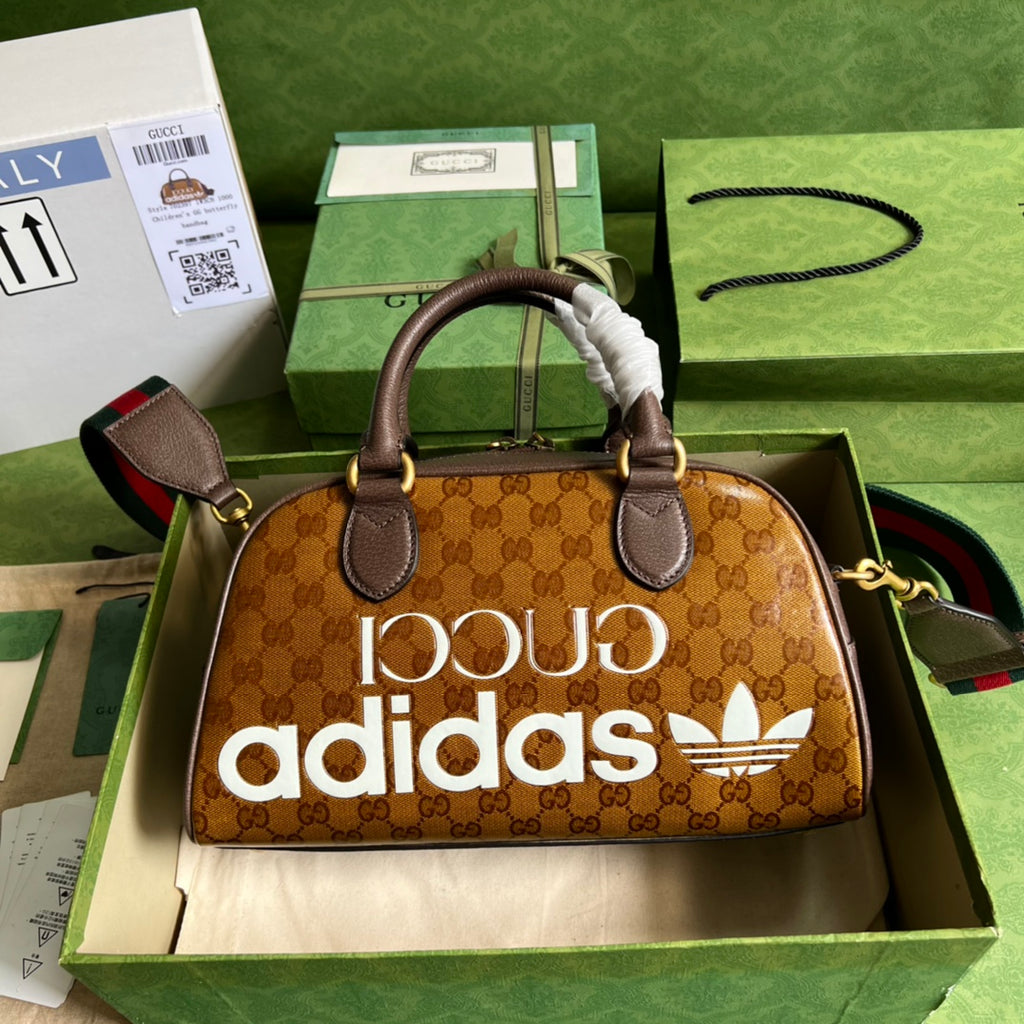 アディダス x グッチ ミニダッフルバッグ