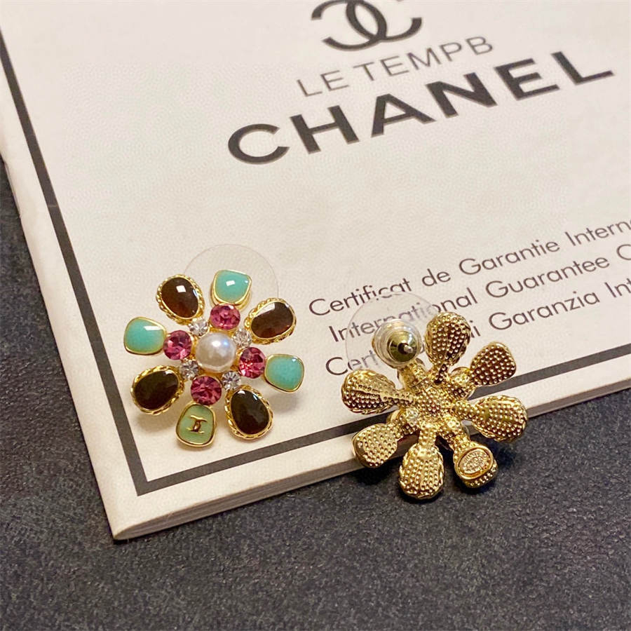 シャネルのカラフルなオイルドリップの花びらのイヤリング