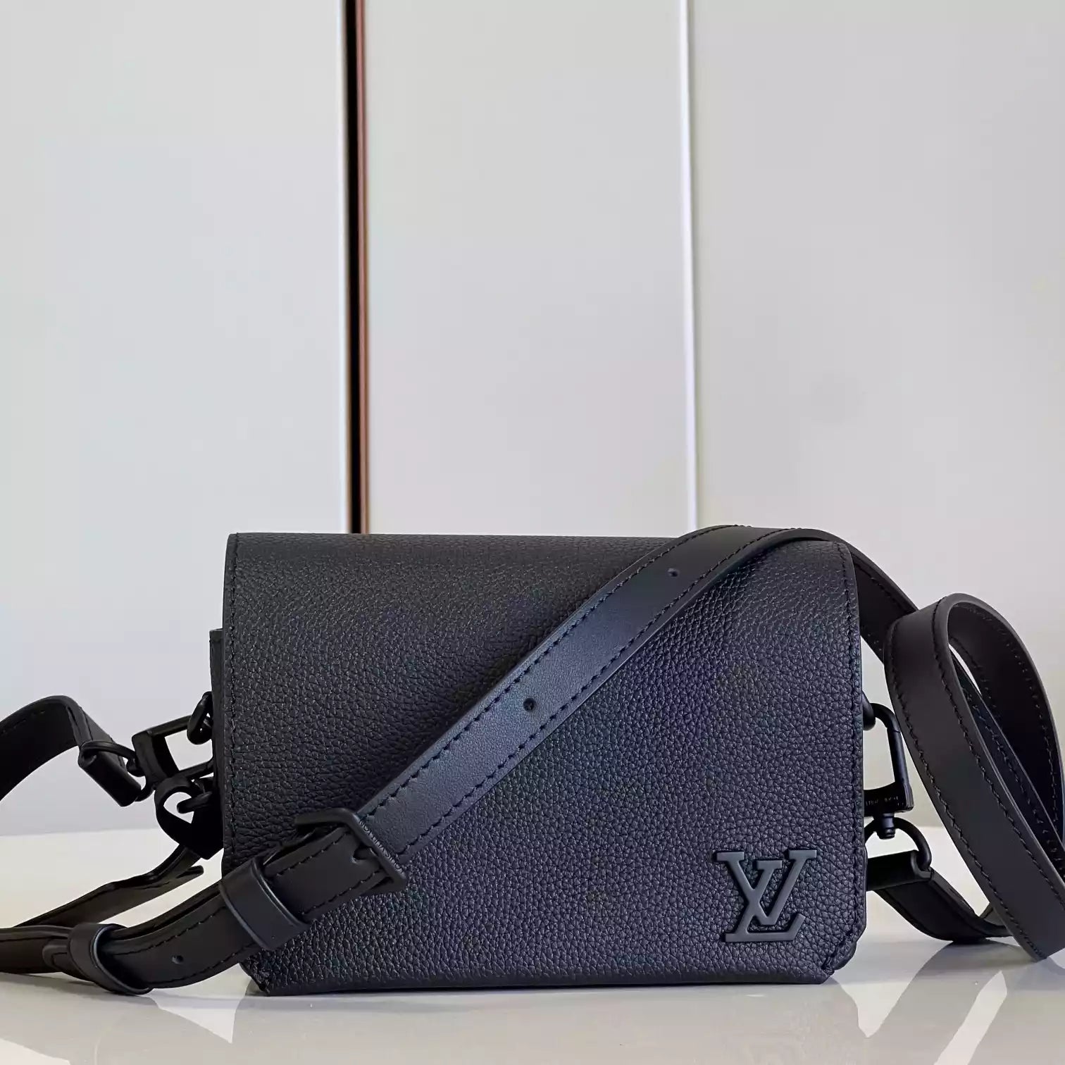 ファストライン ウェアラブルウォレット 牛革 ブラック M82085 – LW245