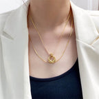 シャネルのダブルCレターダブルレイヤーネックレス