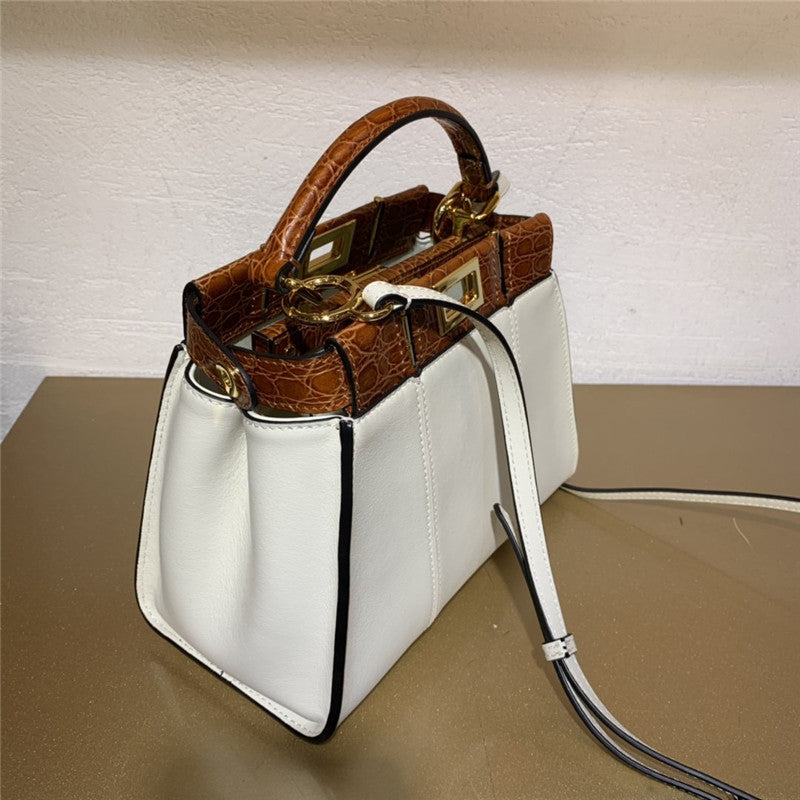 フェンディ ピーカブー ミニ レザー トートバッグ