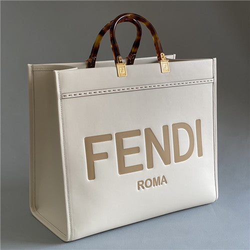フェンディのレザーショッピングバッグ