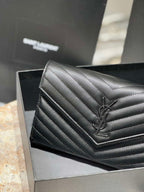 YSL 377828 クラシック カサンドレ チェーンウォレット グレイン ド プードルレザー ブラック Hareware