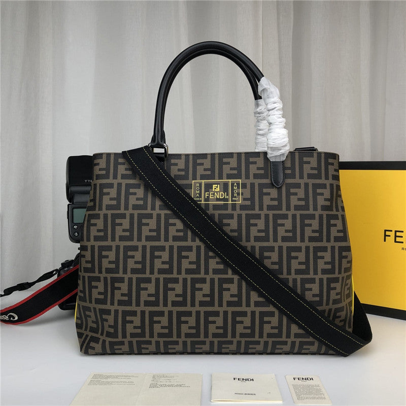 フェンディのショッピングバッグ