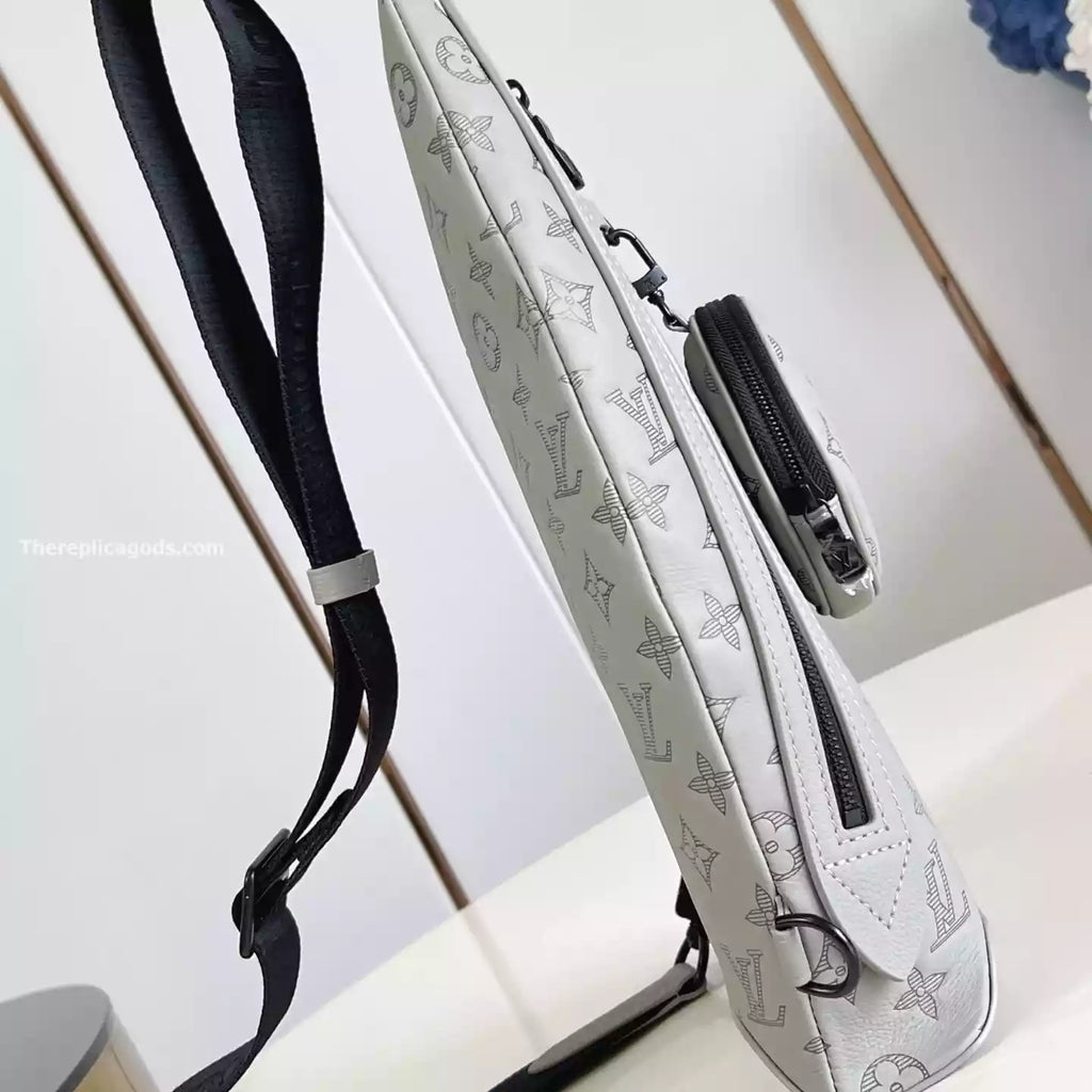 デュオ スリングバッグ サンド モノグラム シャドウ – LW299
