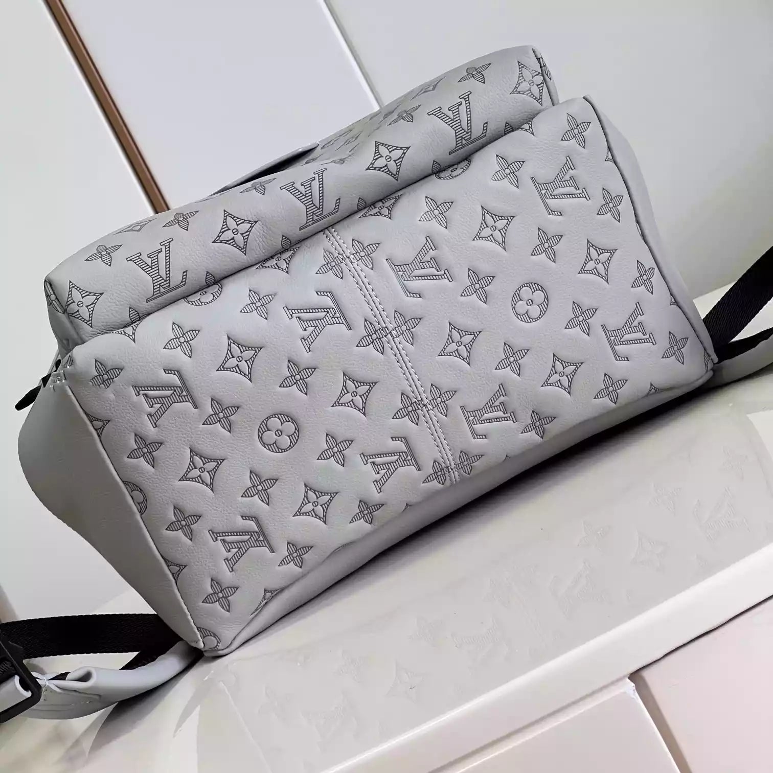 DISCOVERY BACKPACK MONOGRAM SHADOW M46557 – LW343
