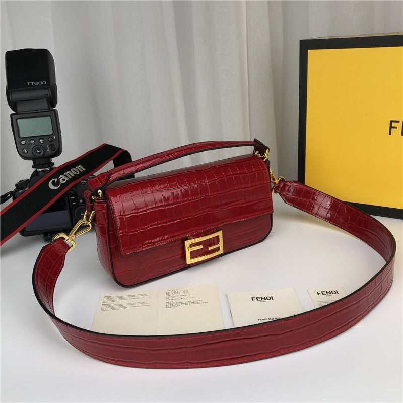 フェンディ クロコダイル バゲット レッド