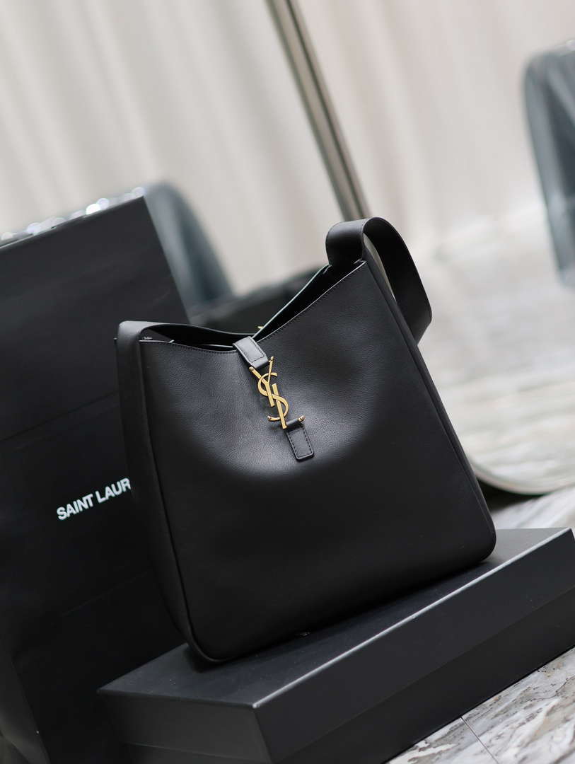 YSL 753837 Le 5 ̈¤ 7 サプル ラージ スムースレザー ブラック