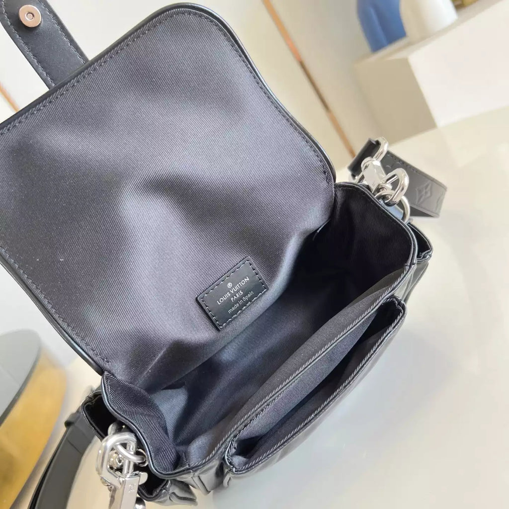 カーゴ ウェアラブルウォレット ブラック カーフレザー M13989 – LW276