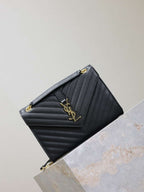 YSL 600185 エンベロープ ミディアム キルティング グレイン・ド・プードル エンボスレザー Vガード ブラック