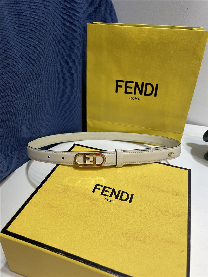 フェンディのループ付きナローベルト