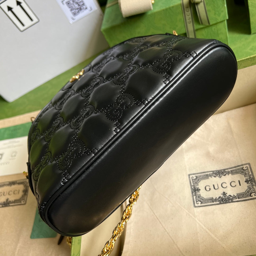 GG マトラッセ レザー スモール バッグ