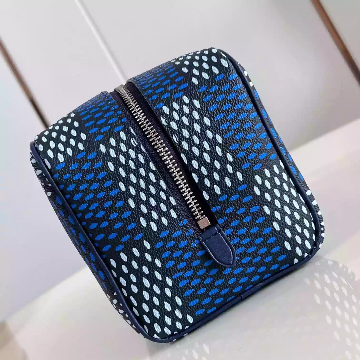 ロッカー ドップキット ブルー ダミエ ヘリテージ コーテッドキャンバス N40747 – LW400