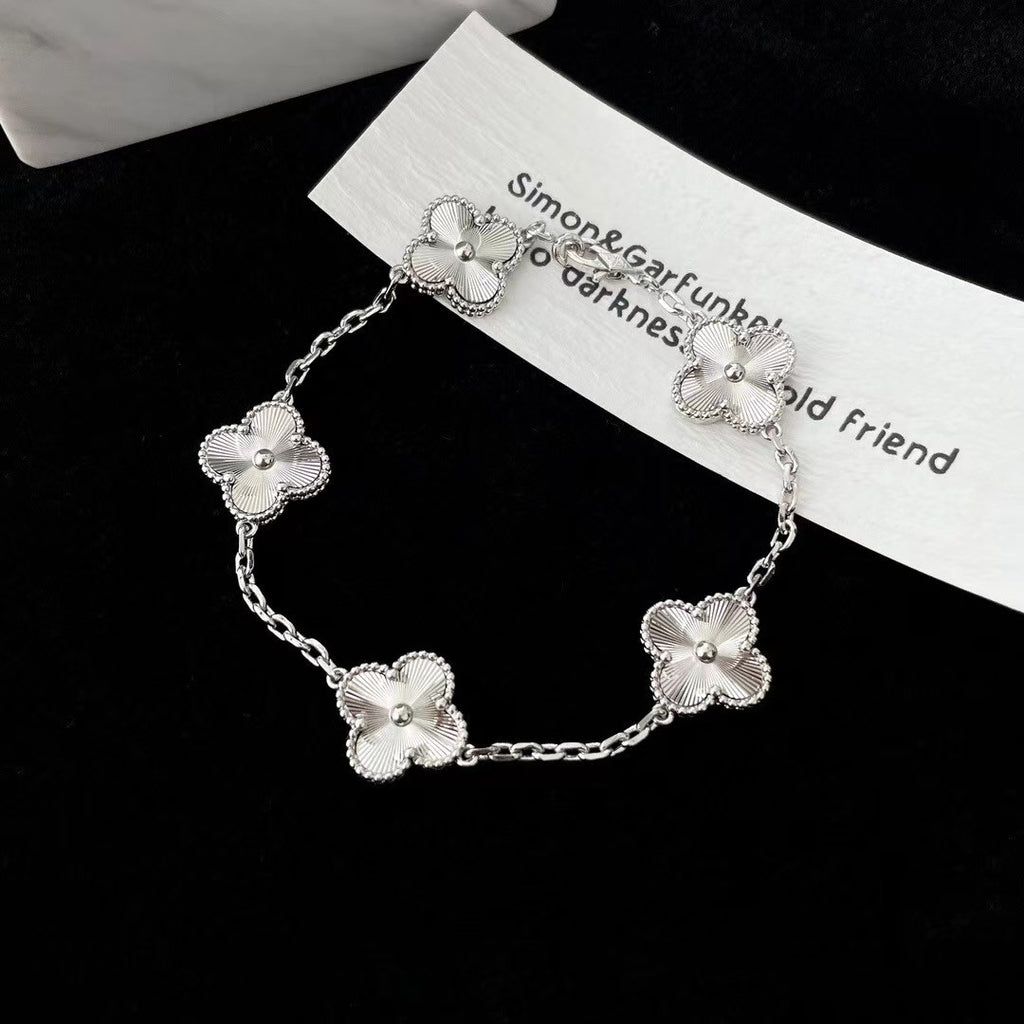 Van Cleef & Arpels レーザー彫刻ブレスレット