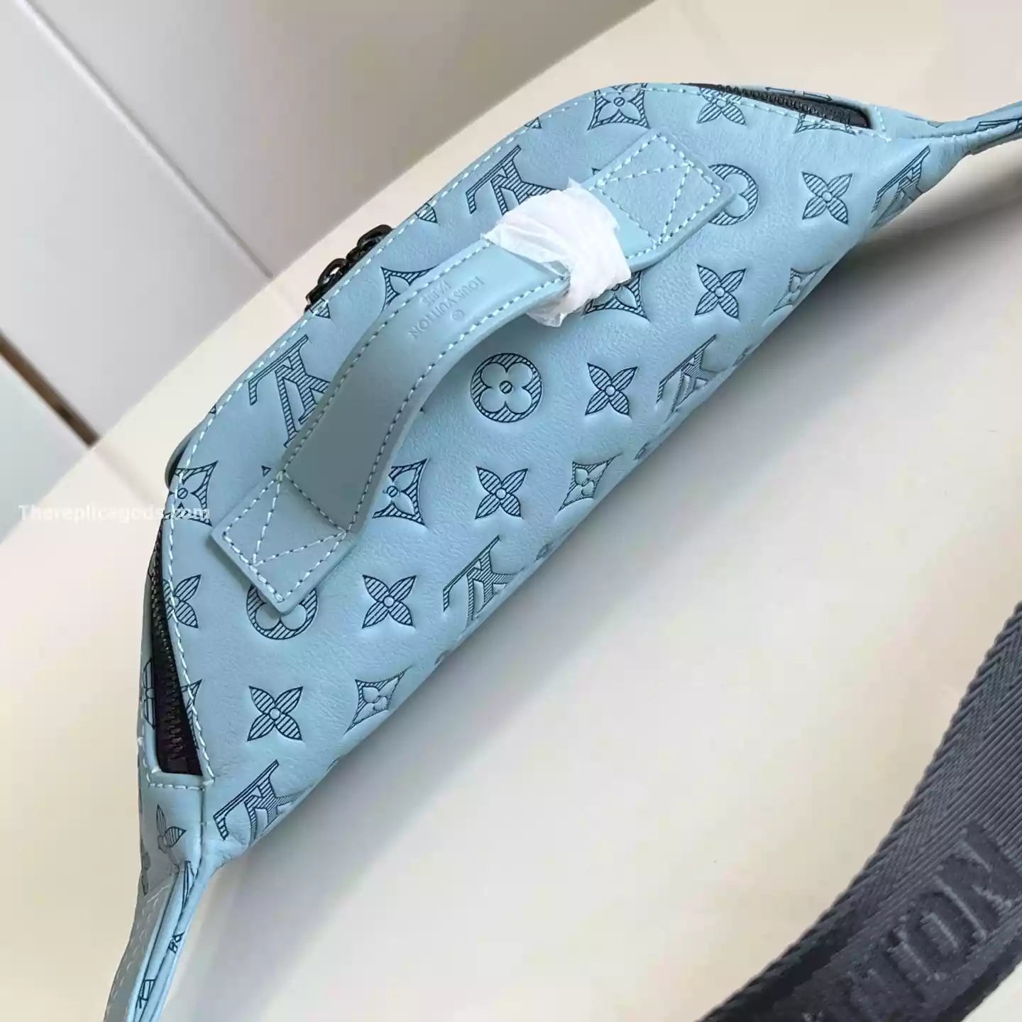 ラッシュ バンバッグ スカイブルー モノグラムシャドウ – LW305