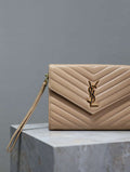 YSL カッサンドル マトラッセ ラムスキン レザー フラップ ポーチ 617662 V ヌード ピンク