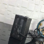 ルイ・ヴィトン ソフトトランク モノグラム エクリプス – LVB060