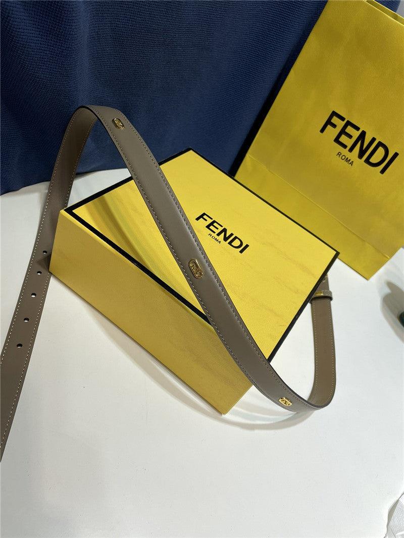 フェンディのループ付きナローベルト