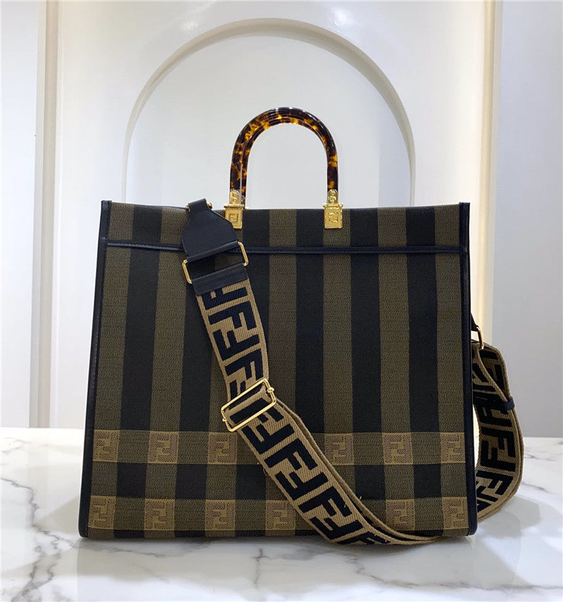 フェンディ ショッピングバッグ ロゴ