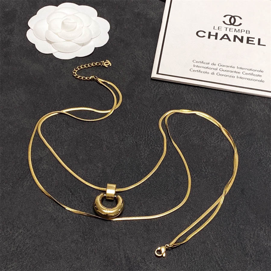 シャネルのダブルCレターダブルレイヤーネックレス