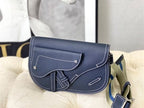 DIOR X KAWS ポーチ サドル ネイビーブルー – DIO016