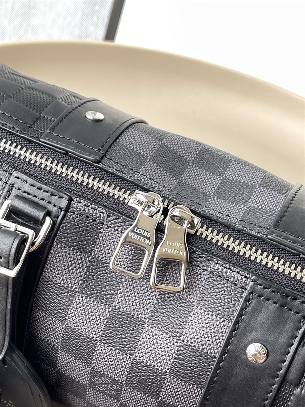 ルイ・ヴィトン LV シティ キーポルバッグ – LVB068